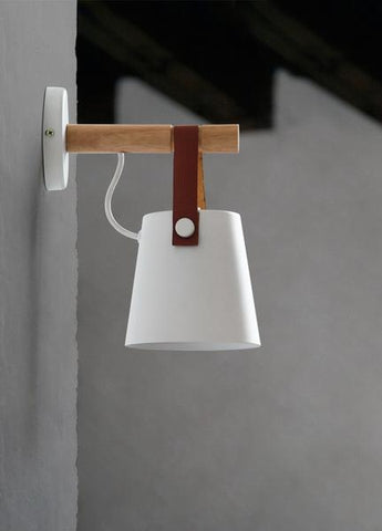 Applique-murale-coloris-blanc-en-bois-avec-sangle