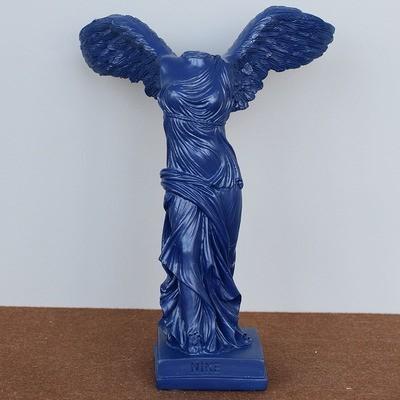Sculpture, Statue Artisanale d’une Déesse Grecque Nike