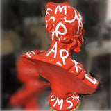 Sculpture d’Apollo de David avec Graffiti