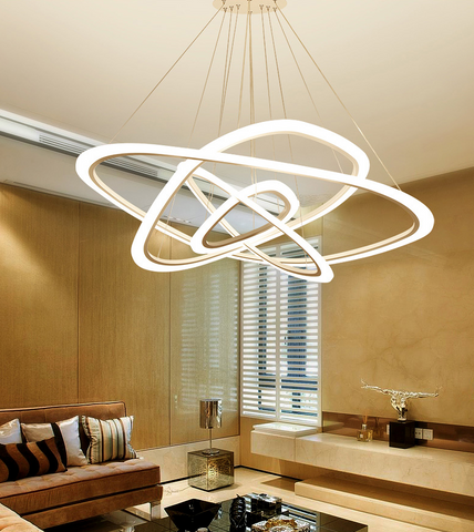 photo de la suspension moderne au design aérien composée de deux à quatre anneaux