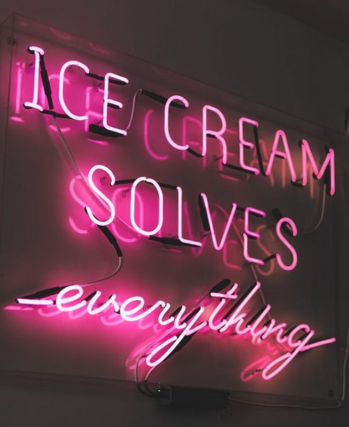 Néon décoratif en verre - Ice Cream Solves everything (Série limitée)
