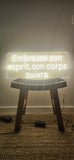 Néon Décoratif Embrasse son esprit, son corps suivra