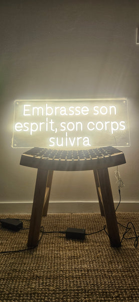 Néon Décoratif Embrasse son esprit, son corps suivra