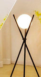 Lámpara de pie trípode moderna con globo de cristal - ALINA