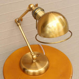 Lámpara de mesa de bronce de estilo retro