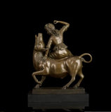 Escultura de bronce de Europa y un toro